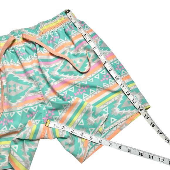 Chubbies | Men | The En Fuegos Pastel Aztec 5.5 Inch Lined Swim Trunks | Medium - Picture 5 of 14